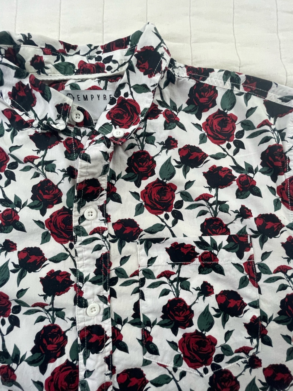 Empyre White Short-Sleeve CottonButton-Up with Red Rose Print Medium - Picture 2 of 9